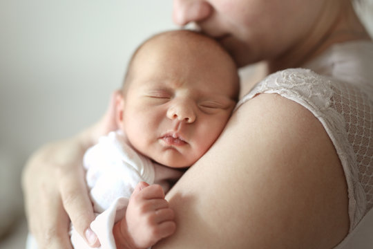 360_F_236319349_NQSI7LCOrlNqdaqlN6BZ8OW5BGLDZgGm doula, pregnancy, midwife, prenatal, birth, Idaho - Adelaine - Moving to Motherhood - #doula #pregnancy #midwife #prenatal #birth #Idaho